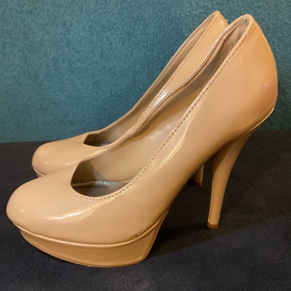 Tan Heels - Picture 5 of 6